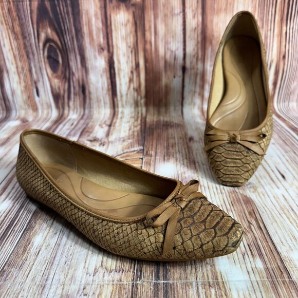 Born CARRIE Women's Size 9 Tan Brown Cork Snake Print Ballet Flats Loafers Shoes - Picture 1 of 10